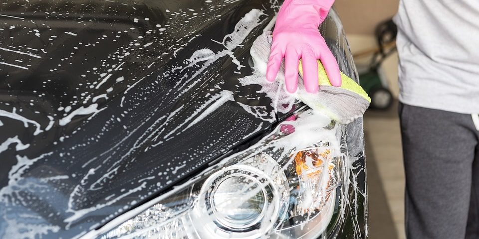 Limpieza interior y exterior del coche - Fábrica de detergentes DERMO